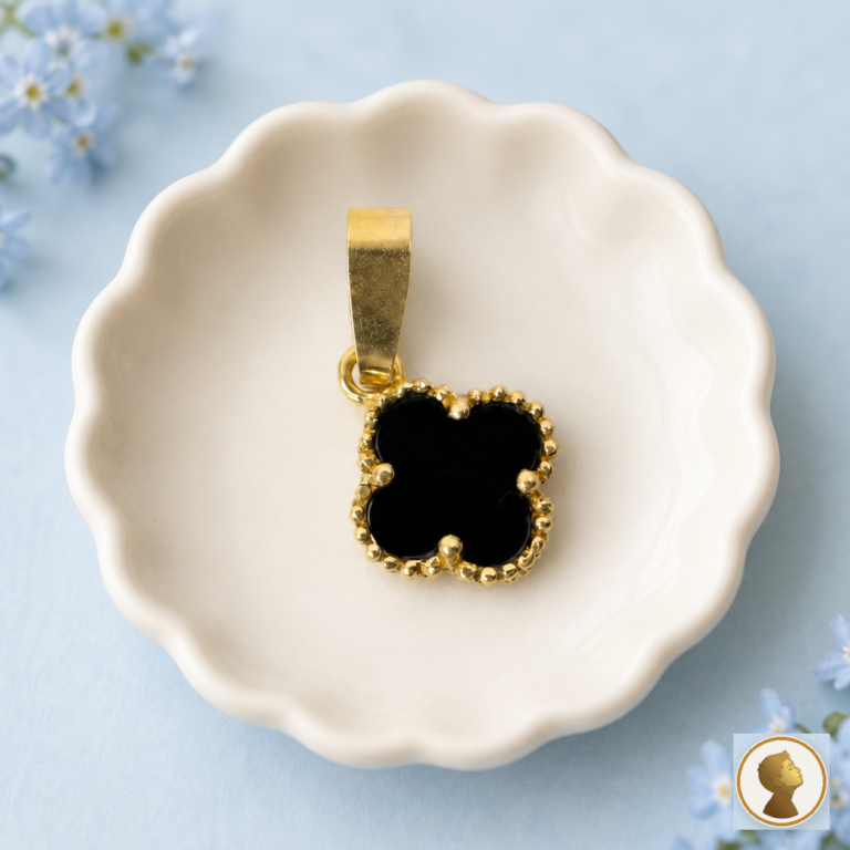 Dije trébol negro de oro macizo 18K